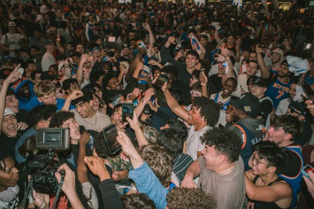 星空注册-【现场】尼克斯时隔25年再进东决 纽约全城开启狂欢