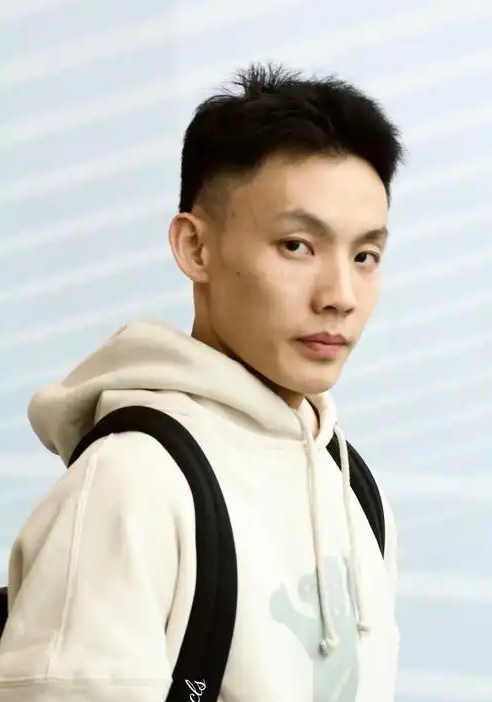 紧急送医，徐杰送医原因曝光，坐上轮椅，表情痛苦，杜锋不该犯错|广东男篮|山西男篮|胡明轩|周琦|伤病_新浪体育_新浪新闻