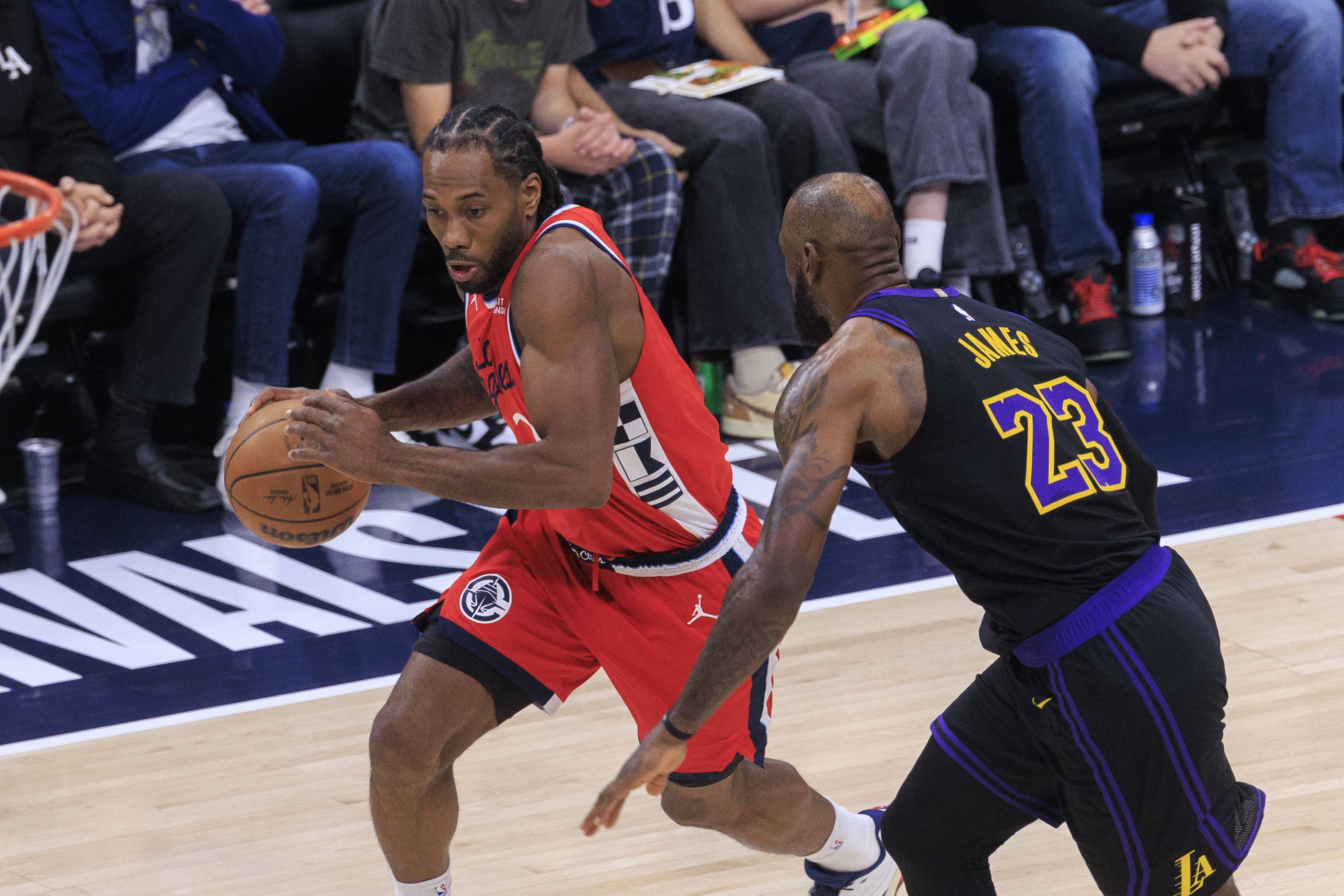 星空高光时刻-哈登走了 快船还留着伦纳德有何意义？火湖都能不动主力轻松配平