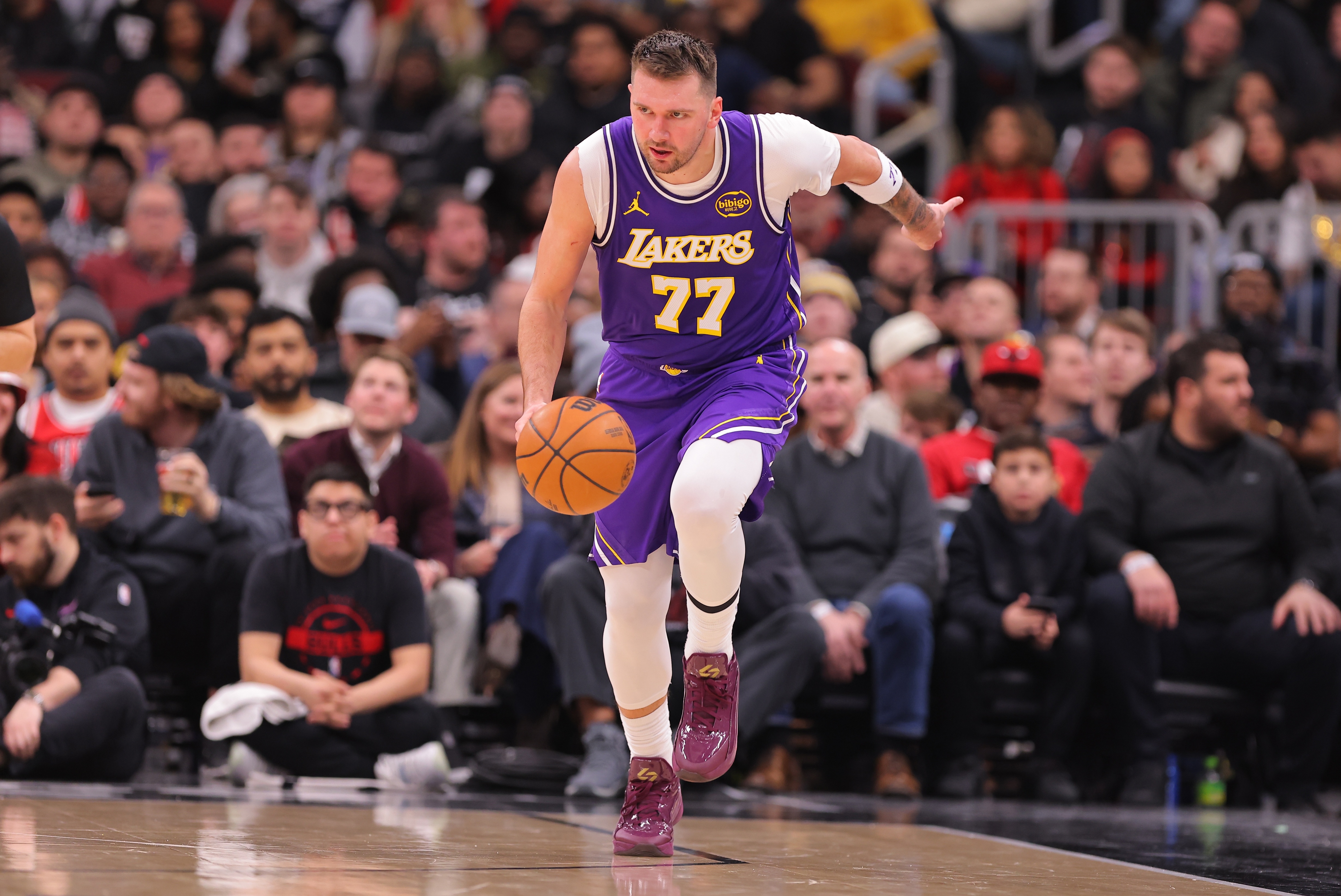 星空用户分享-别有大碍！东契奇次节左腿筋不适回更衣室 半场10中3&amp;5失误